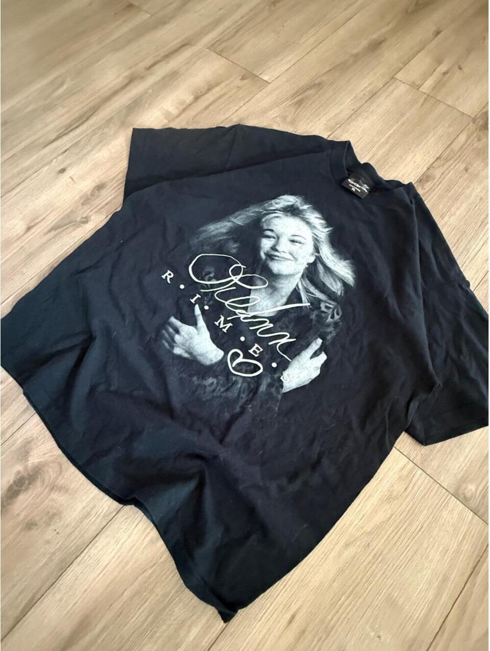 1990s LeAnn Rimes black graphic t-shirt
